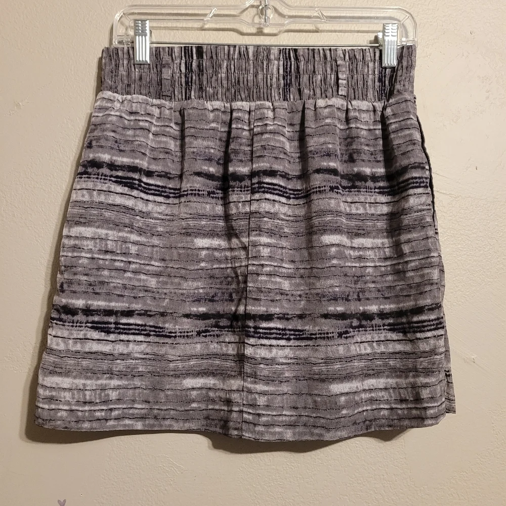Gap Skirt] Line Design - Picture 6 of 7